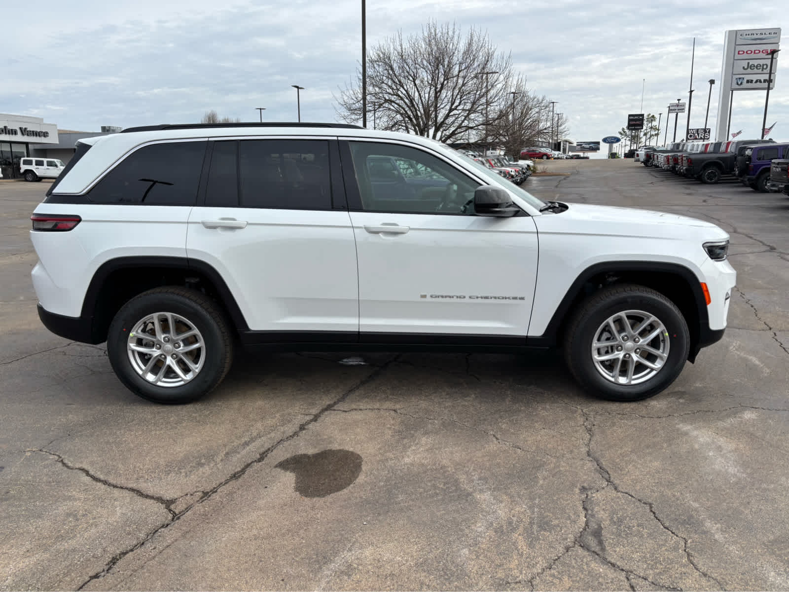 2025 Jeep Grand Cherokee Laredo