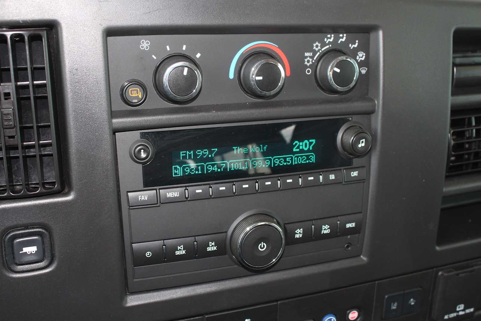 2025 Chevrolet Express Passenger LT