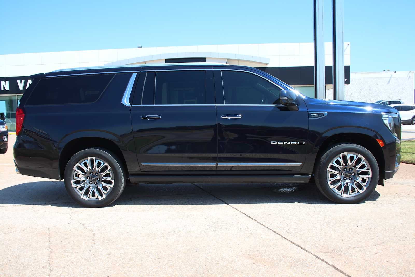 2023 GMC Yukon XL Denali Ultimate