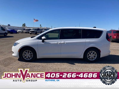 2023 Chrysler Voyager LX