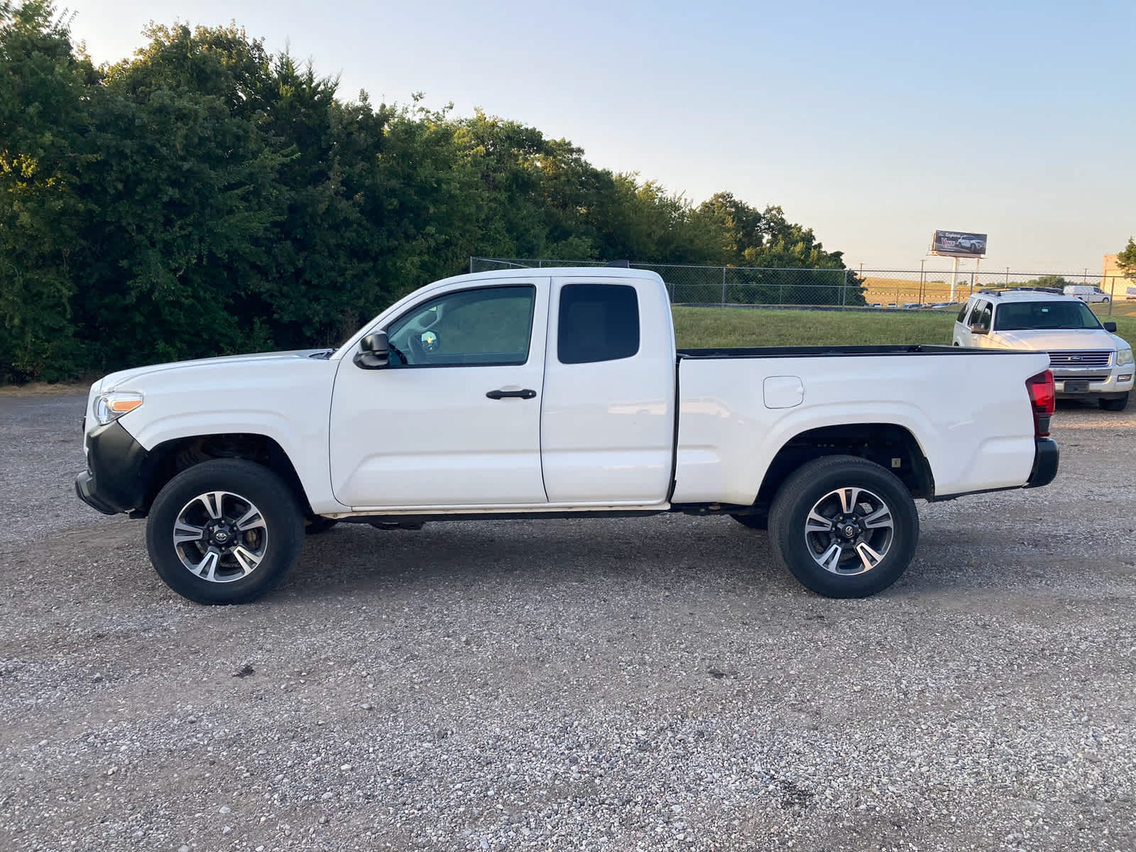 2022 Toyota Tacoma 4WD SR