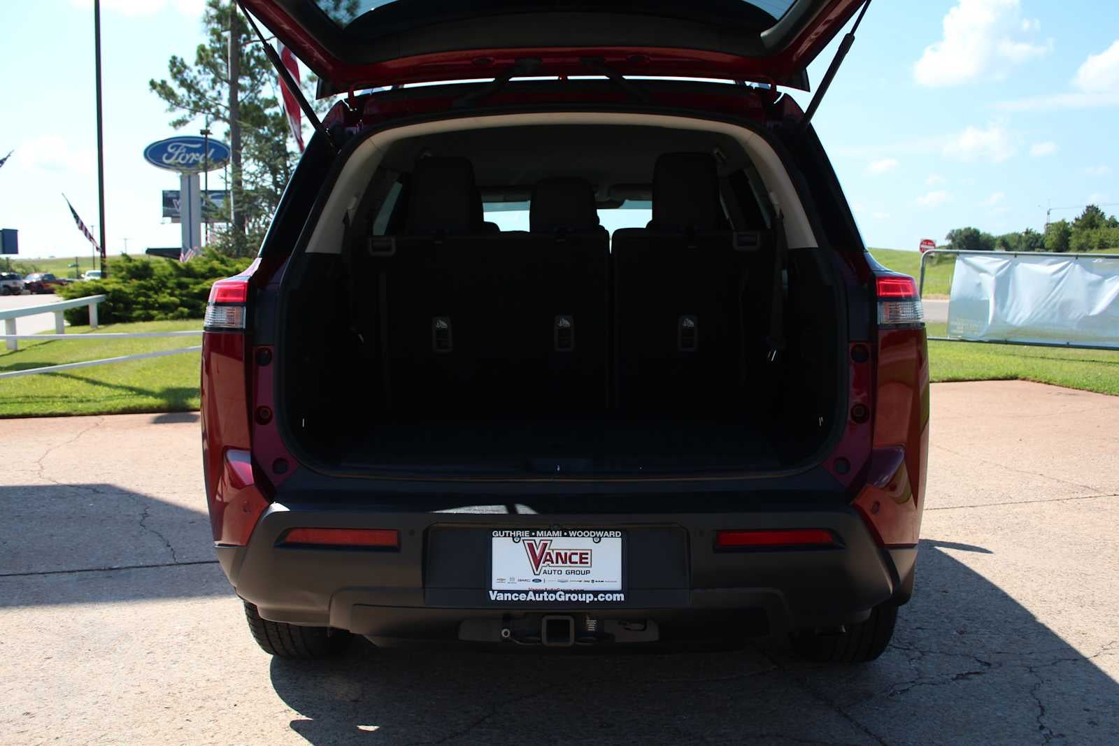 2022 Nissan Pathfinder SV