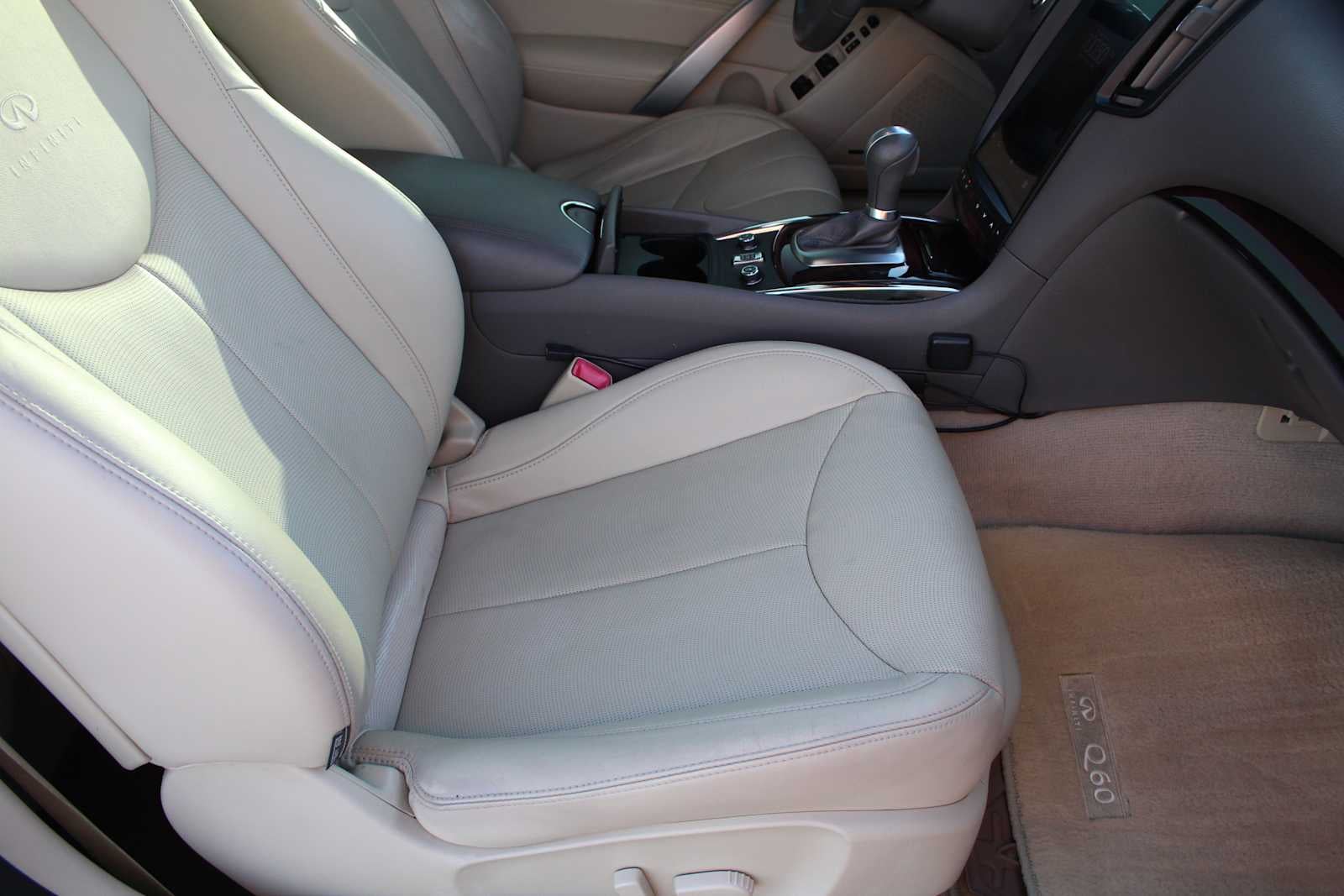 2014 INFINITI Q60 Convertible Base