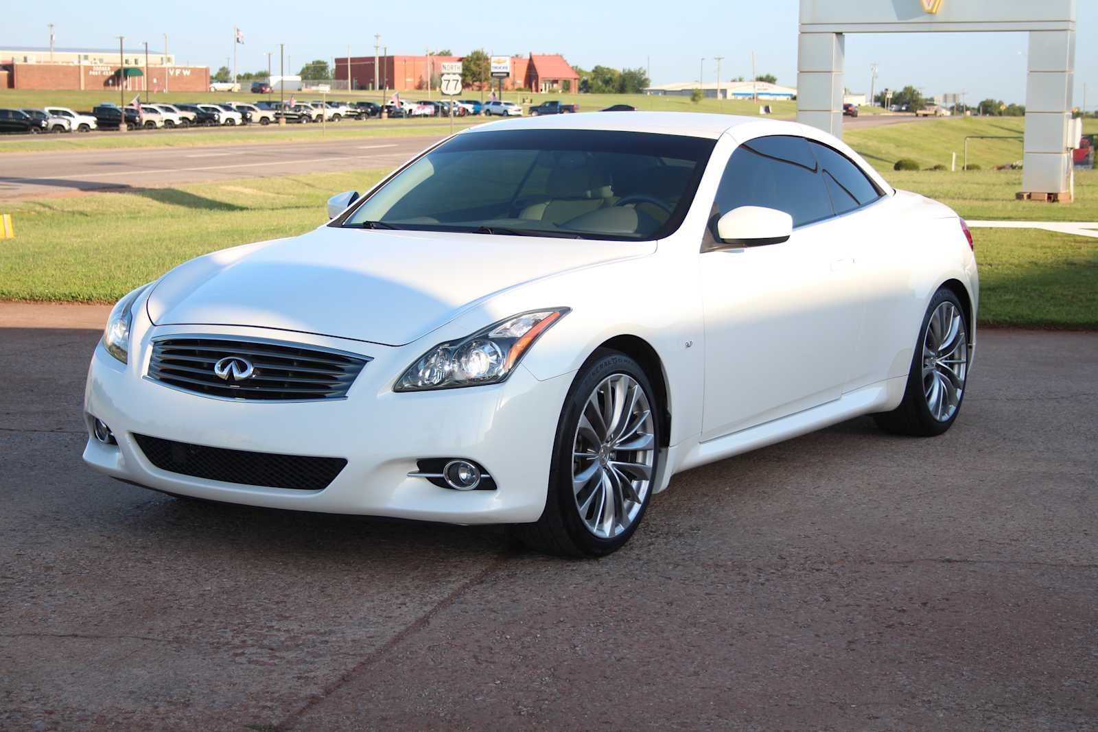2014 INFINITI Q60 Convertible Base