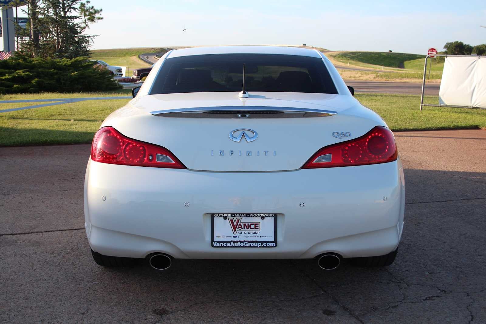 2014 INFINITI Q60 Convertible Base
