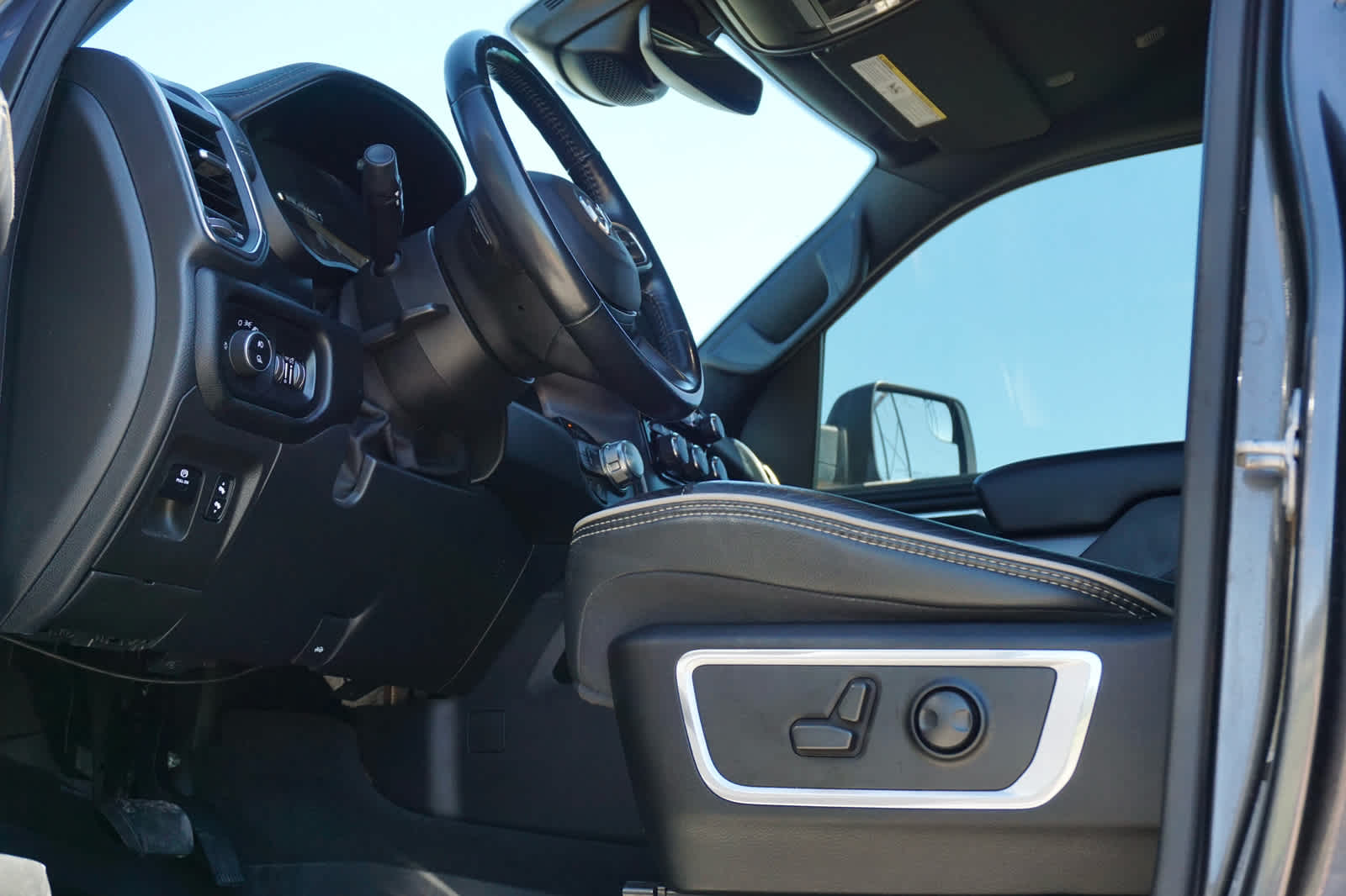2022 RAM Ram 1500 Laramie Crew Cab 4x4 5'7' Box