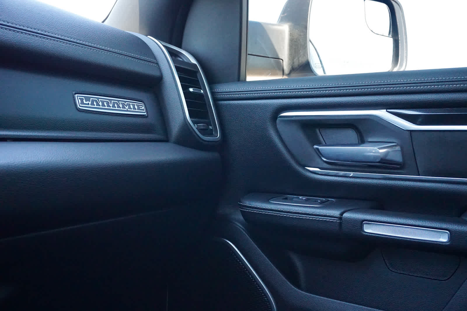 2022 RAM Ram 1500 Laramie Crew Cab 4x4 5'7' Box
