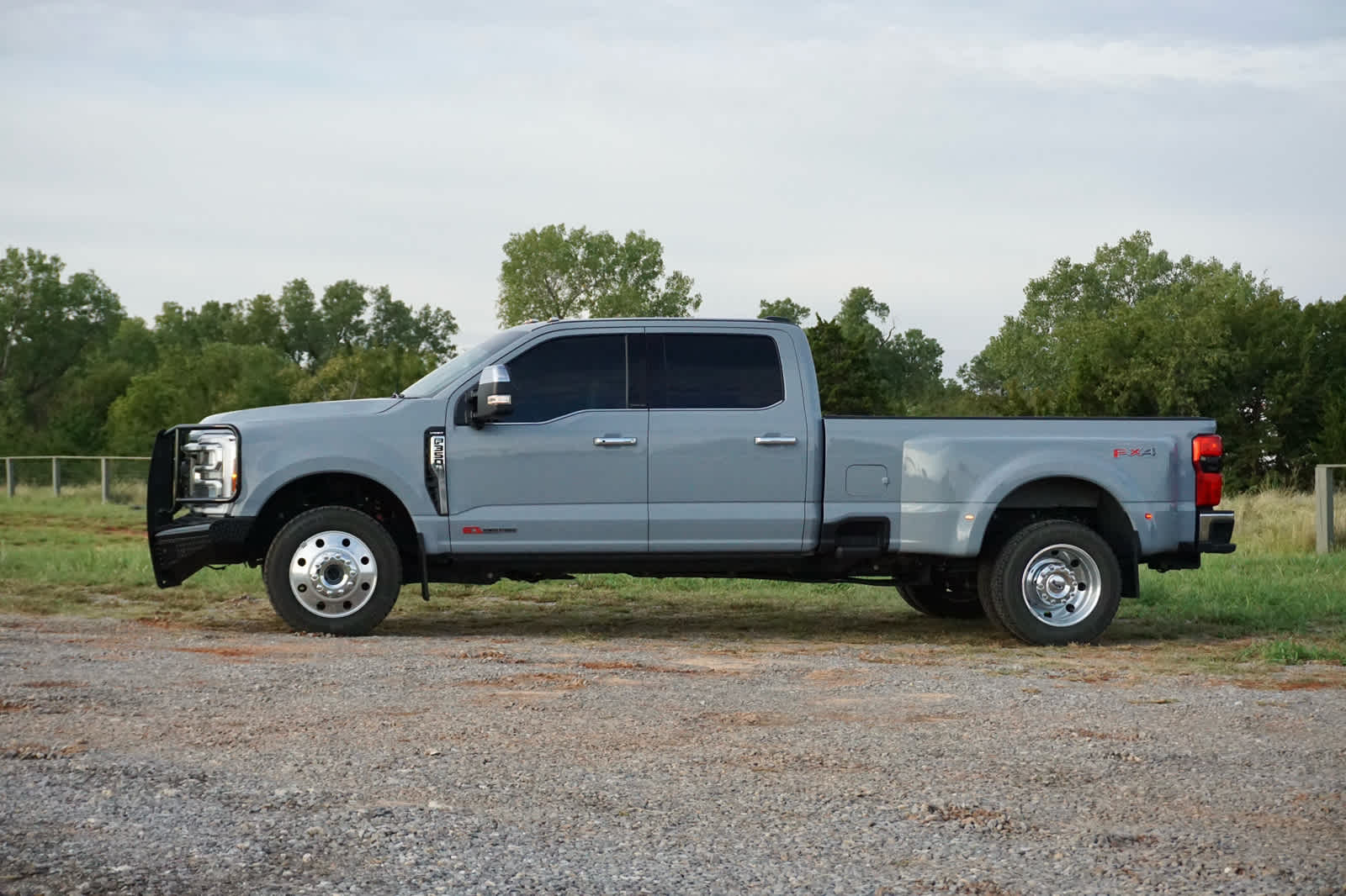 2025 Ford Super Duty F-350 DRW Pickup LARIAT