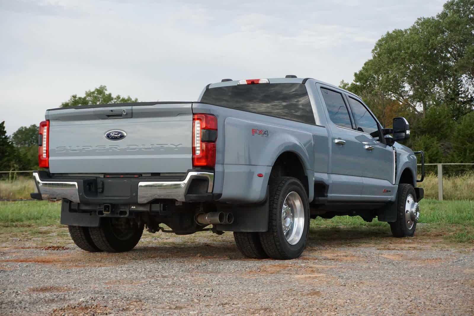 2025 Ford Super Duty F-350 DRW Pickup LARIAT