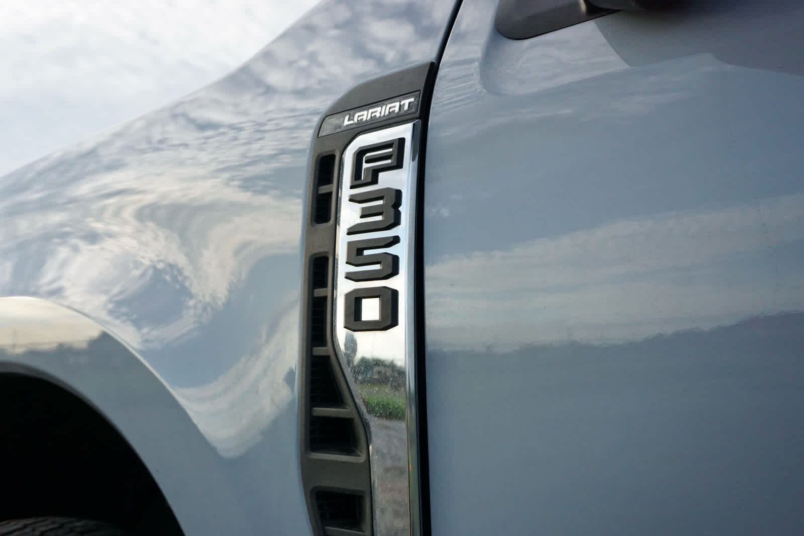 2025 Ford Super Duty F-350 DRW Pickup LARIAT