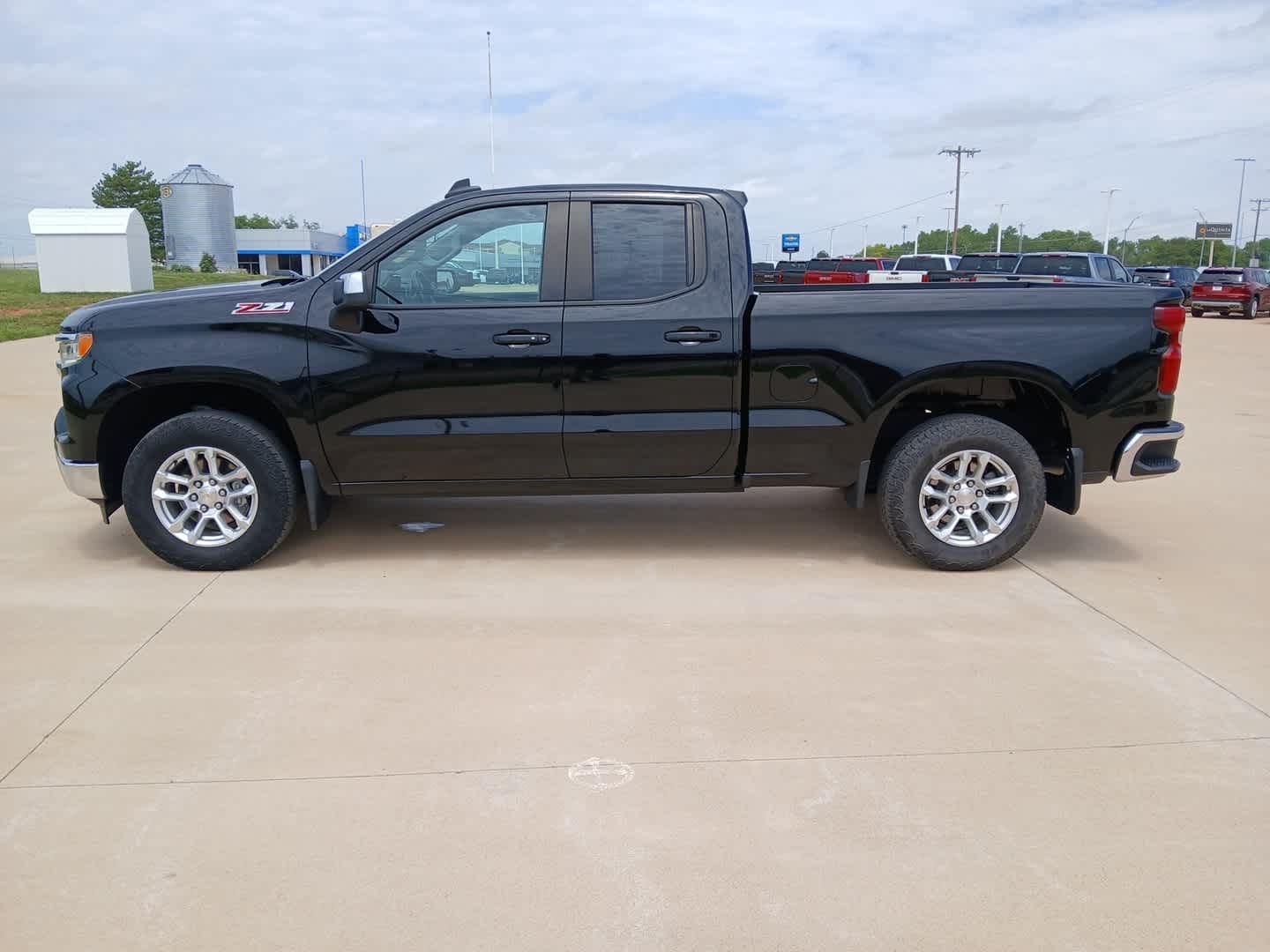 2023 Chevrolet Silverado 1500 4WD Double Cab Standard Bed LT
