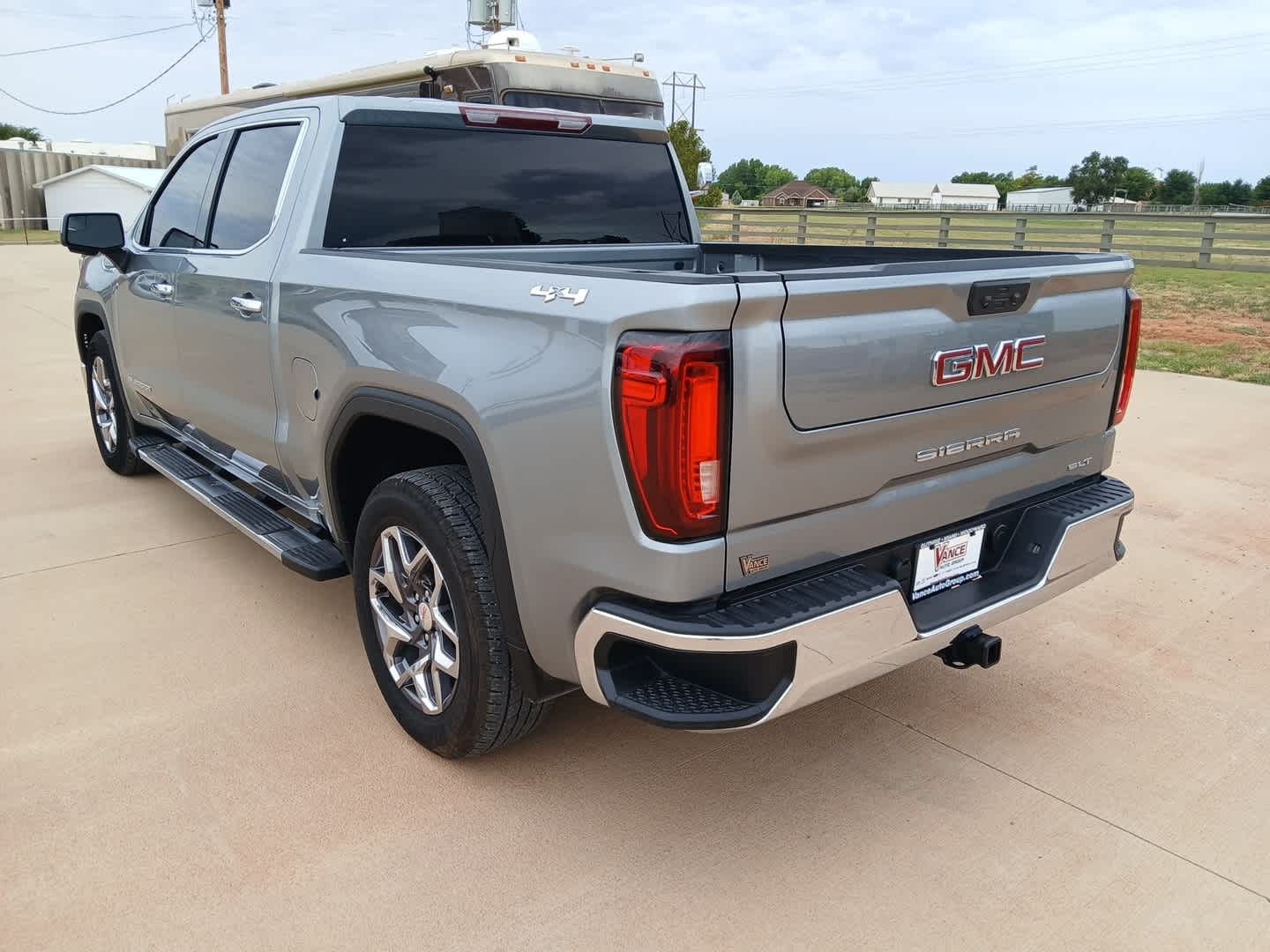 2026 GMC Sierra 1500 Crew Cab, Short Bed, SLT, 4WD