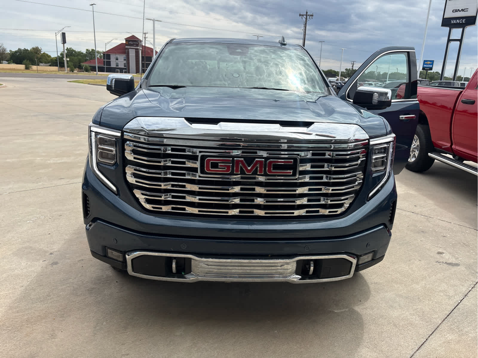 2025 GMC Sierra 1500 4WD Crew Cab Short Box Denali