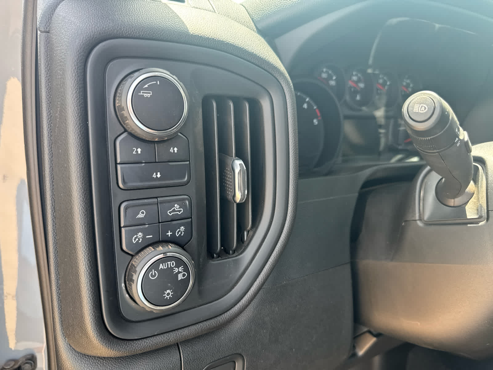 2024 Chevrolet Silverado 2500HD 4WD Crew Cab Standard Bed Custom