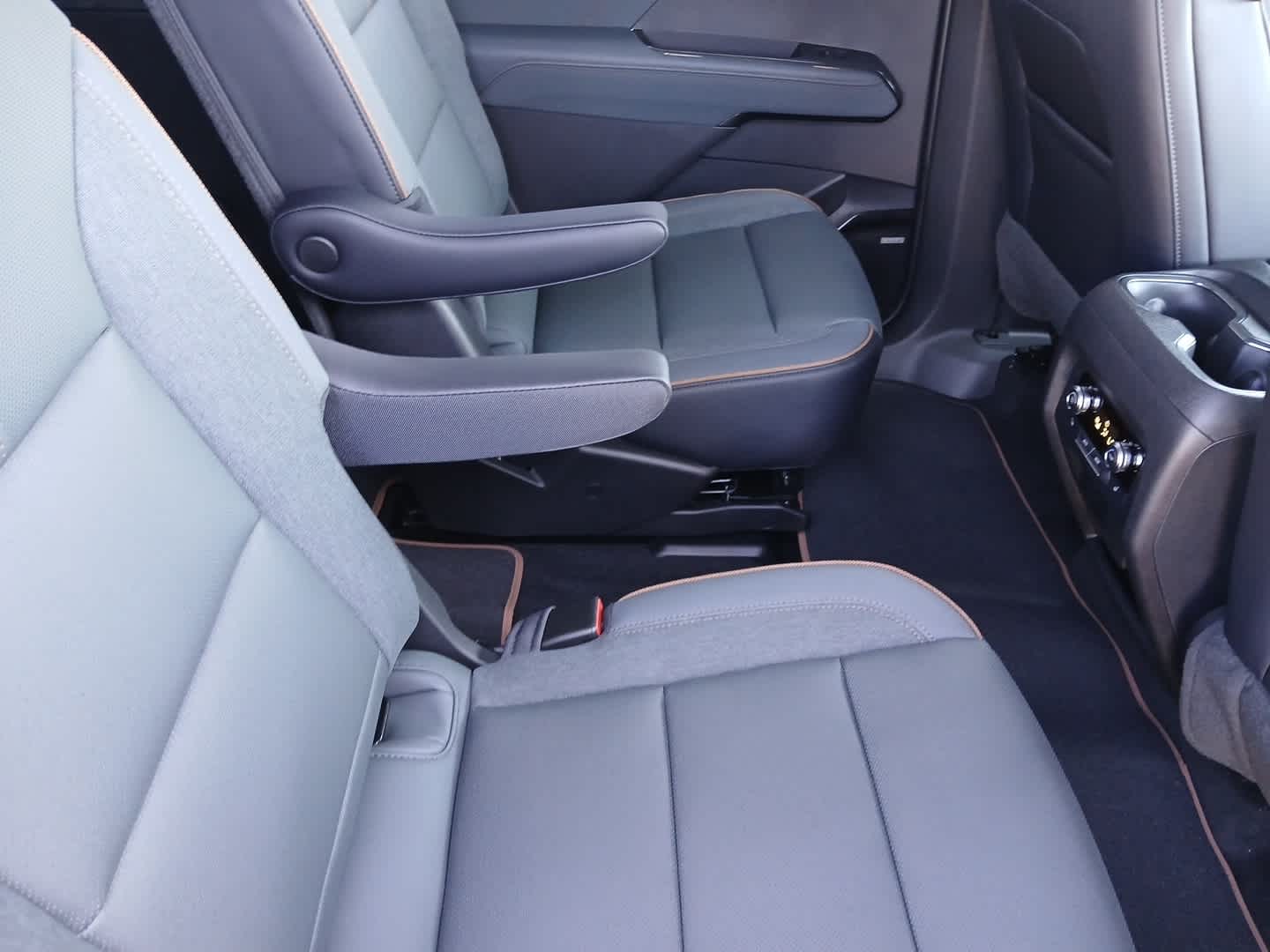 2027 GMC Acadia AT4
