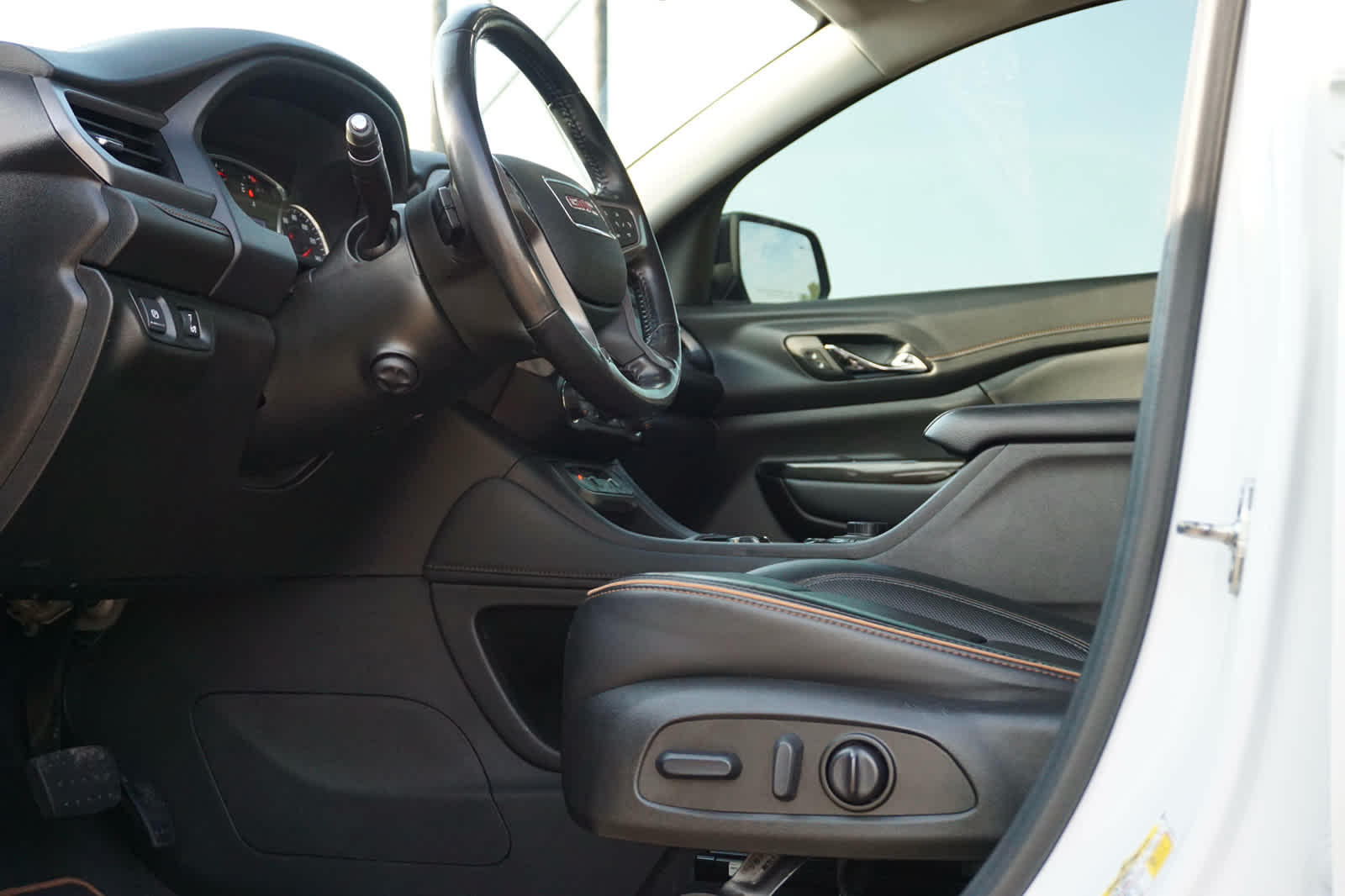 2022 GMC Acadia AT4