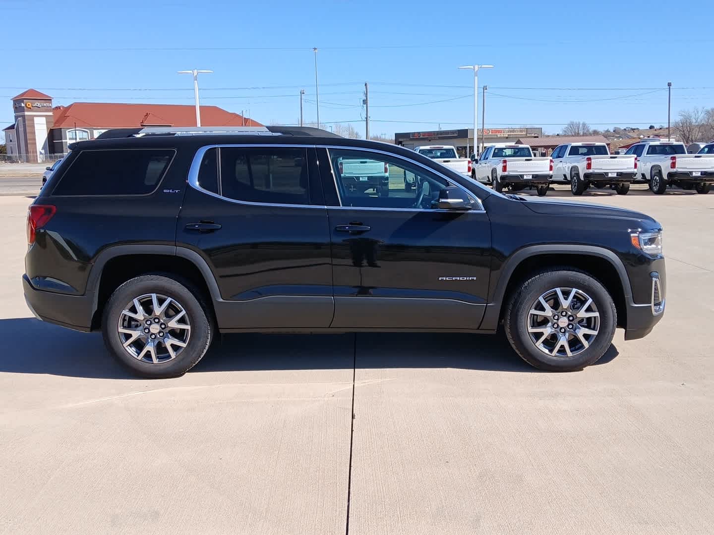 2023 GMC Acadia SLT