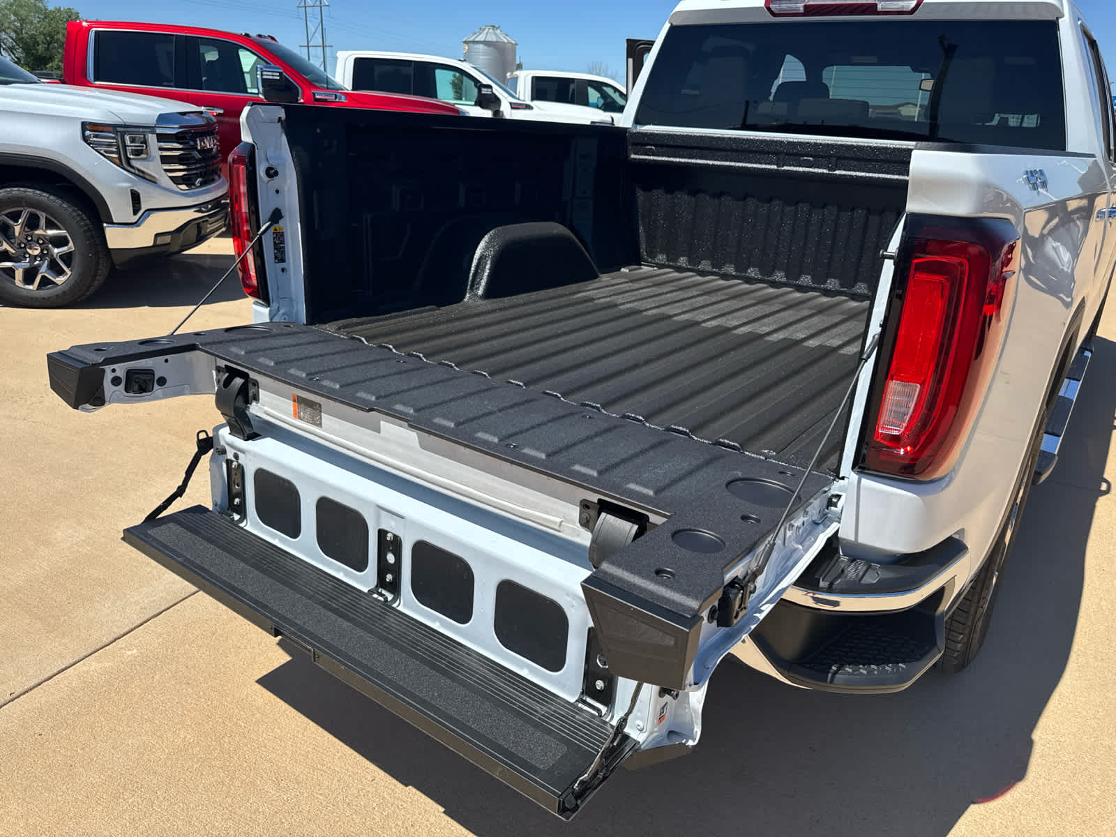 2026 GMC Sierra 1500 SLT - Photo 100