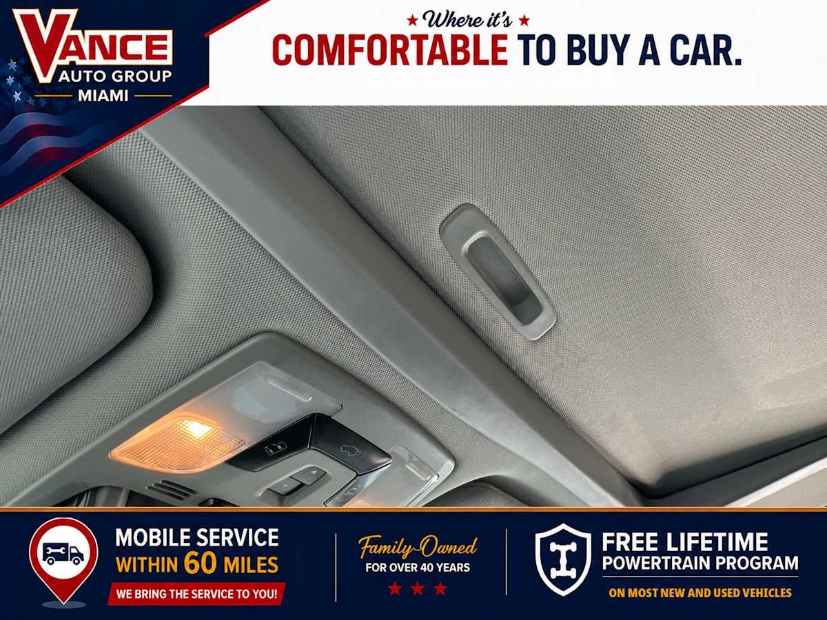 2017 Toyota Sienna XLE Auto Access Seat