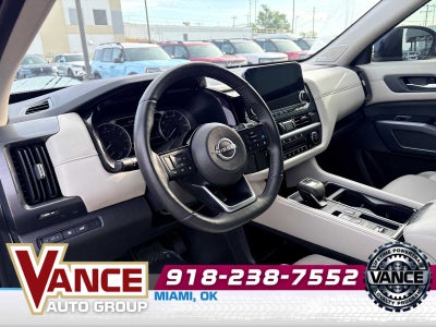 2024 Nissan Pathfinder SL