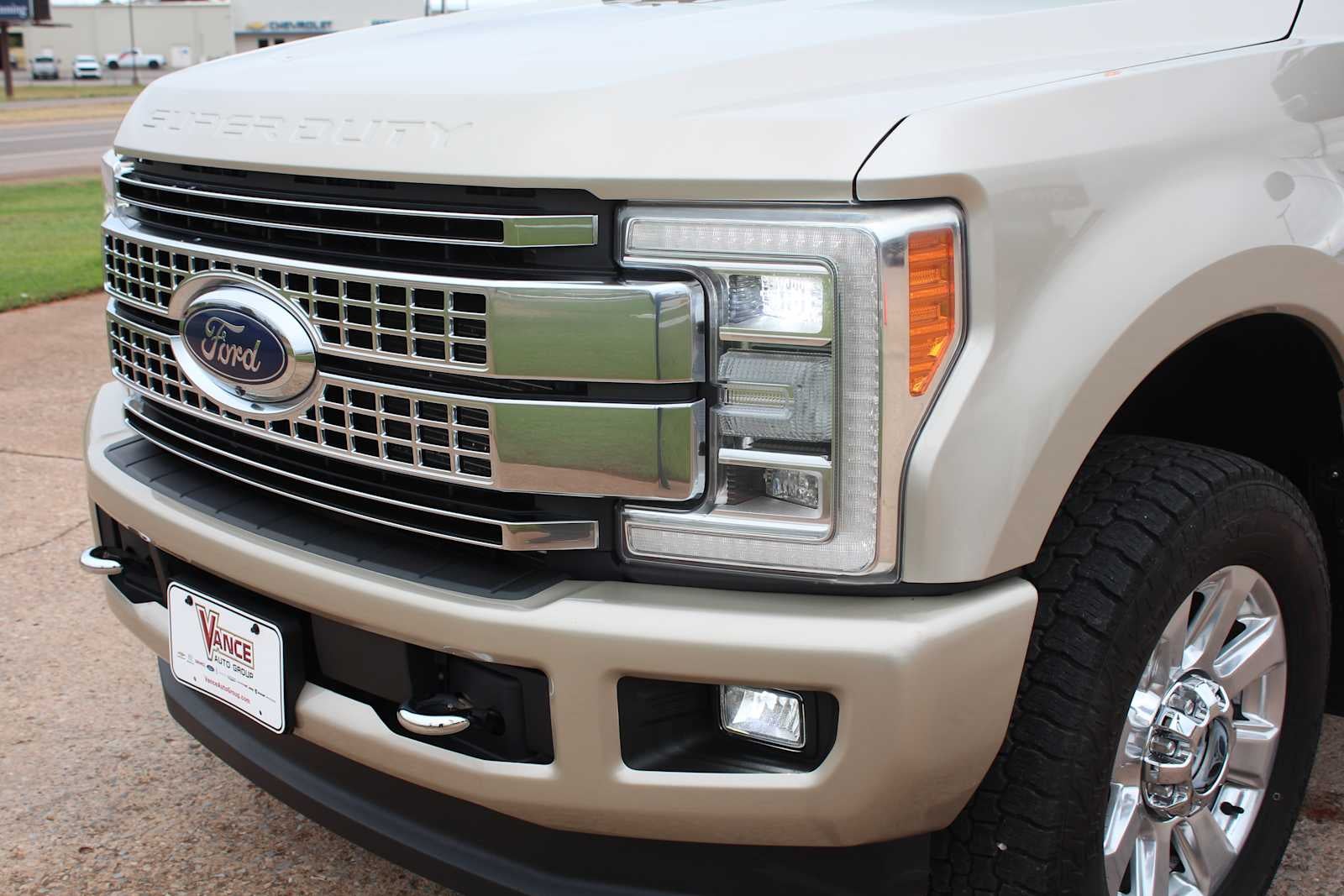 2017 Ford Super Duty F-350 SRW Pickup Platinum