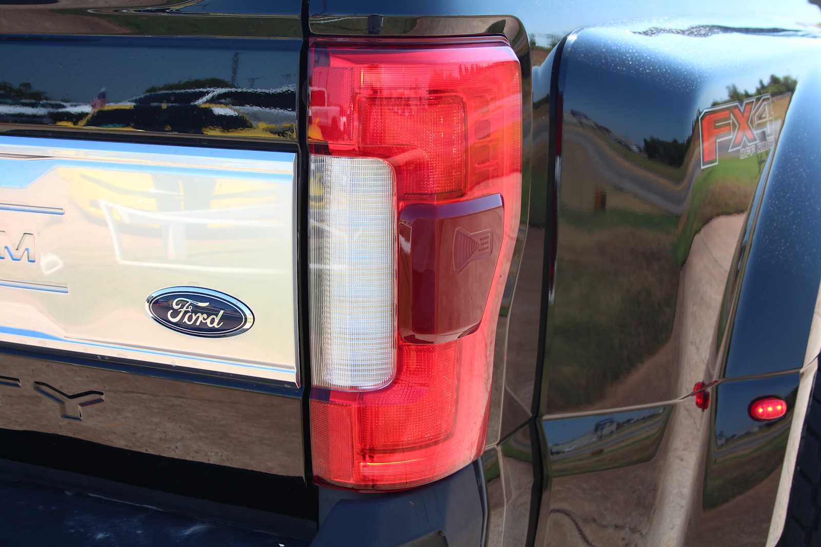 2018 Ford Super Duty F-350 DRW Pickup Platinum