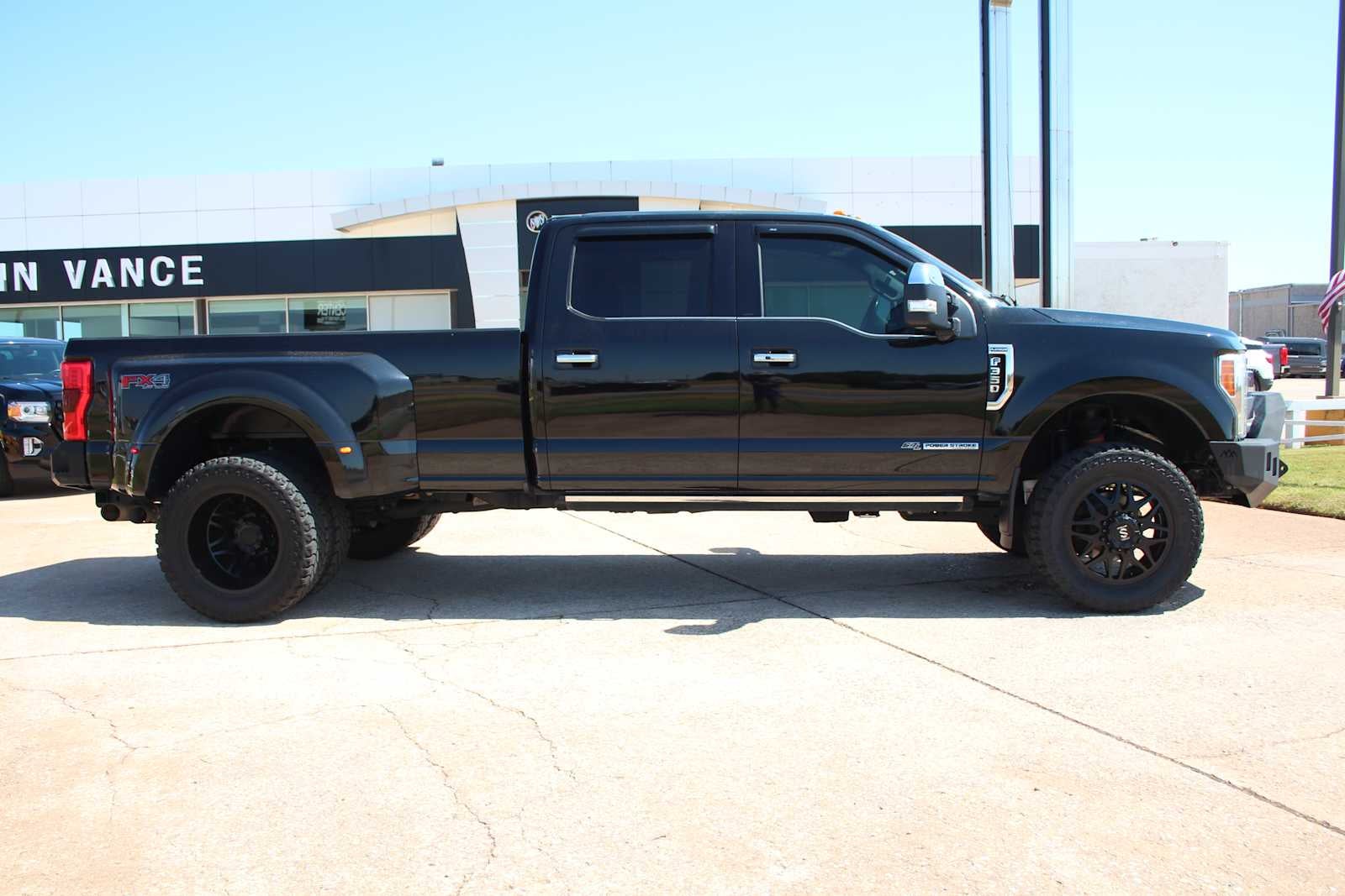 2018 Ford Super Duty F-350 DRW Pickup Platinum
