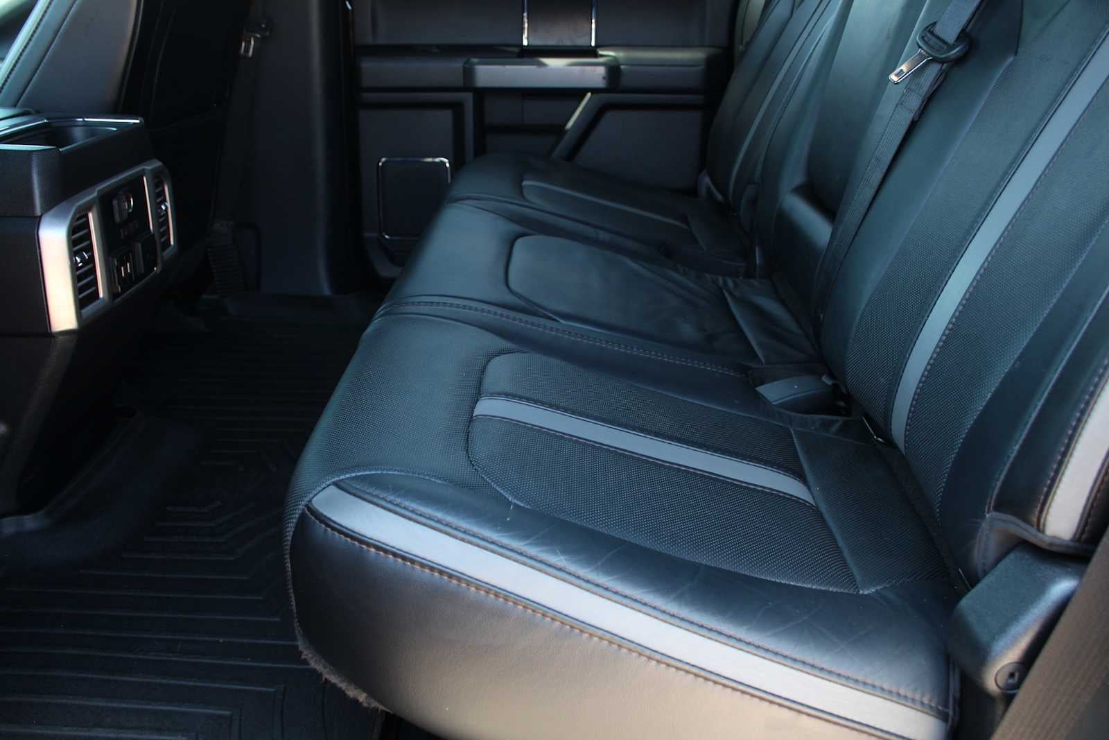 2018 Ford Super Duty F-350 DRW Pickup Platinum