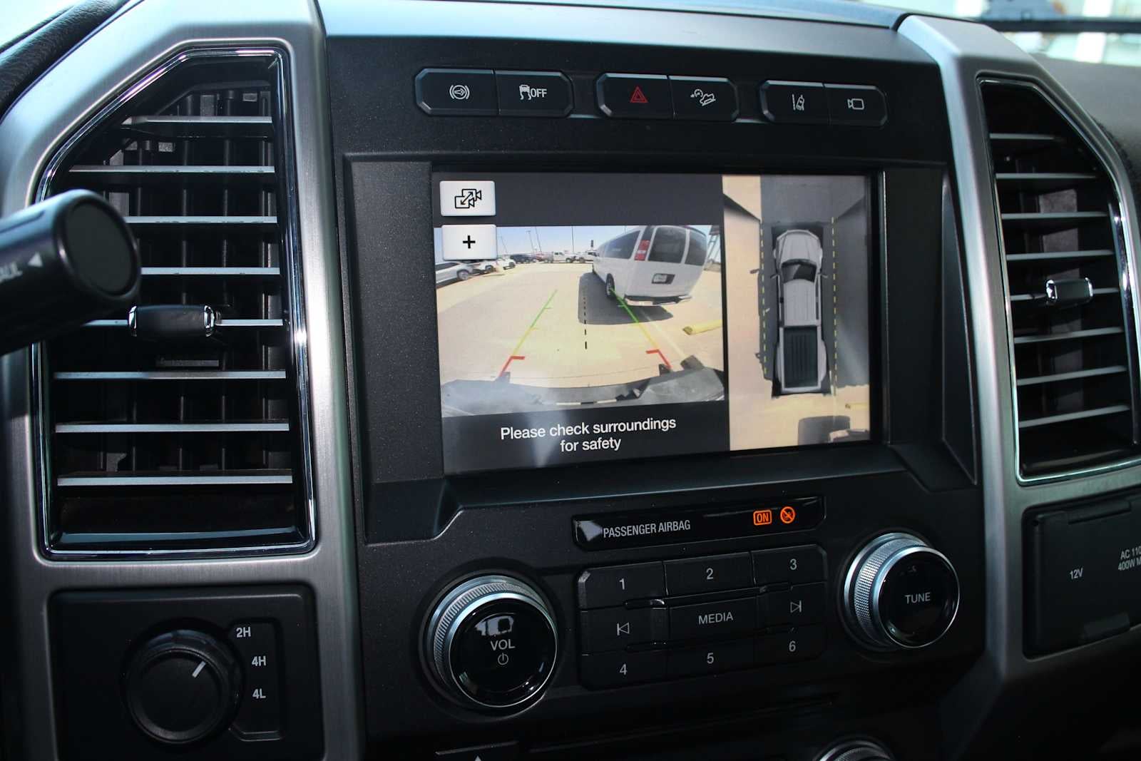 2018 Ford Super Duty F-350 DRW Pickup Platinum