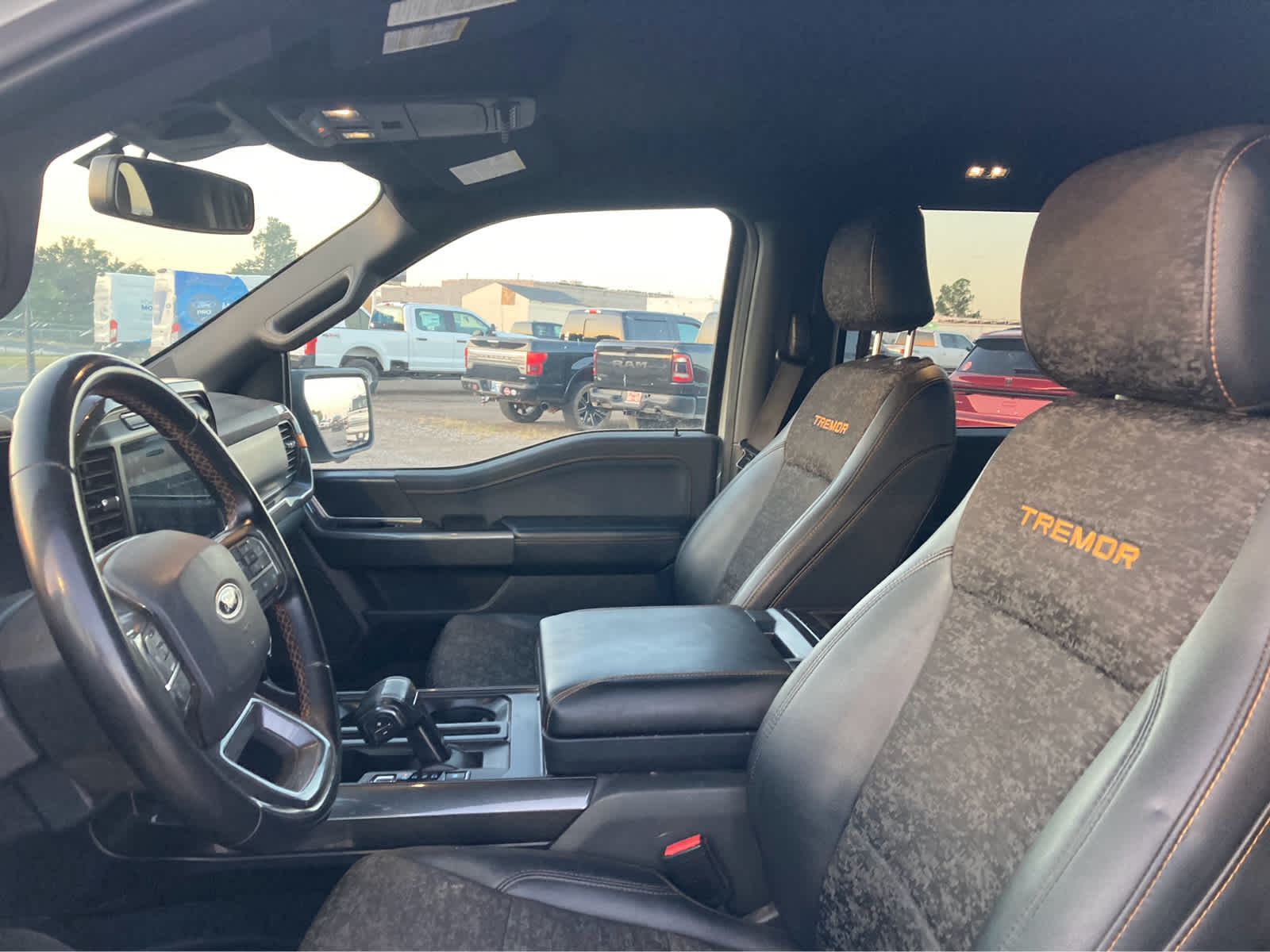 2023 Ford Super Duty F-350 DRW Pickup LARIAT